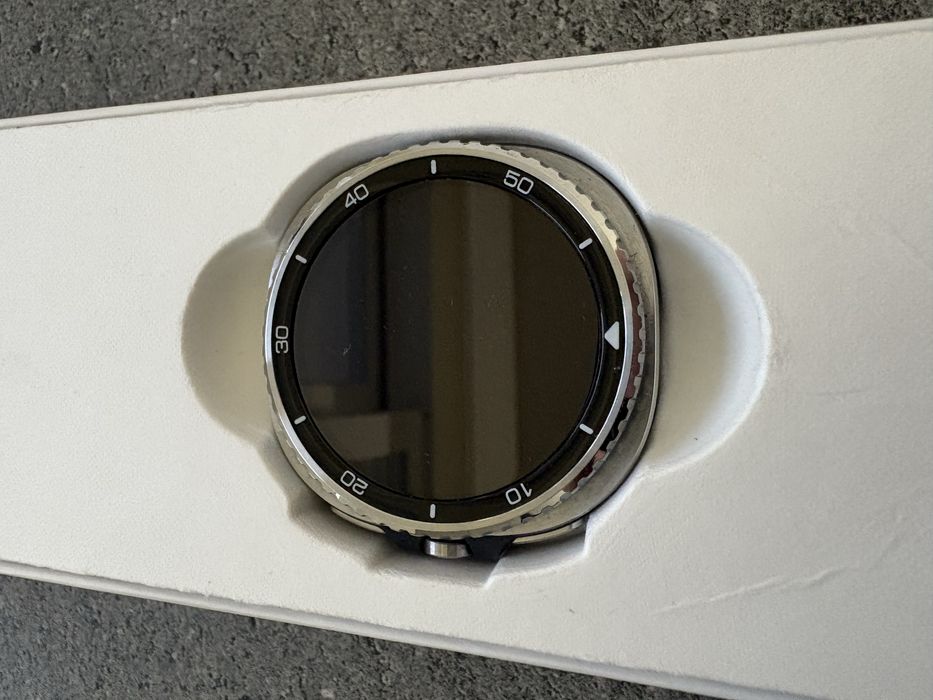 Ceas Samsung Galaxy Watch 8 Classic + curea spigen