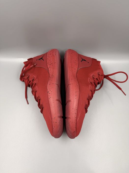 Jordan Reveal в расцветке Gym Red