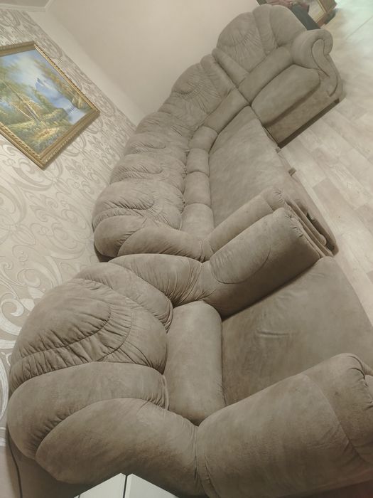 Продам угловой диван с креслом