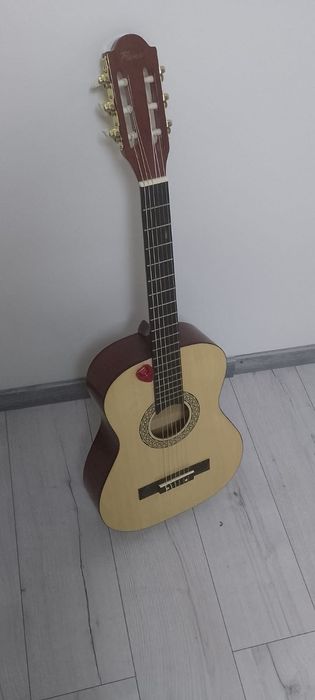 Vând chitara  Flame CG821 NT