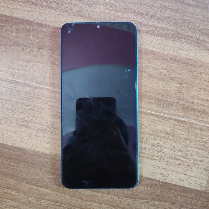 НЕ рабочий Samsung. (Может заработать если починить, но не обещаю)