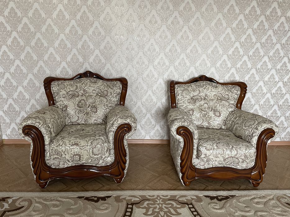 Раскладной диван и 2 кресла