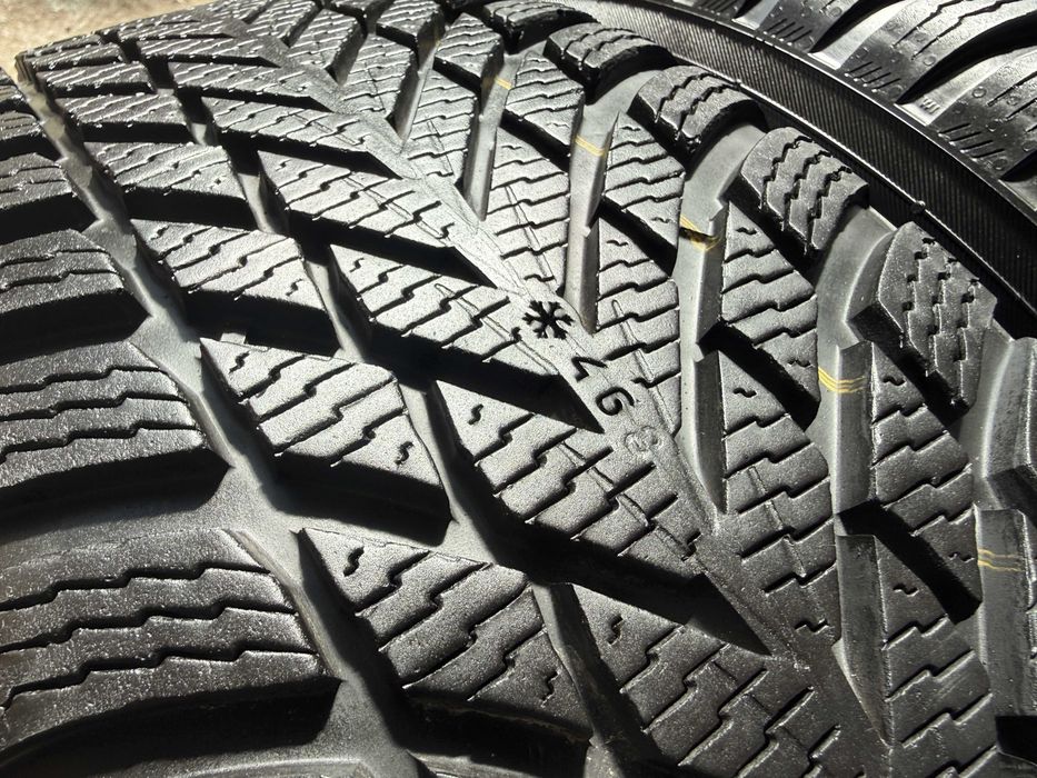 2x Anvelope iarna 205/65 r16 M+S - Nokian Snowproof 2