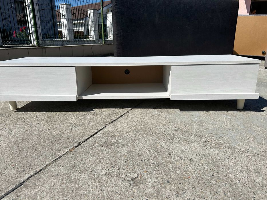 2 comode TV moderne – stil minimalist și elegant! (Alb-Negru)