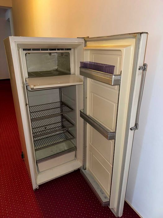 Frigider retro ZIL  din perioada Uniunii Sovietice. PERFECT FUNCTIONAL