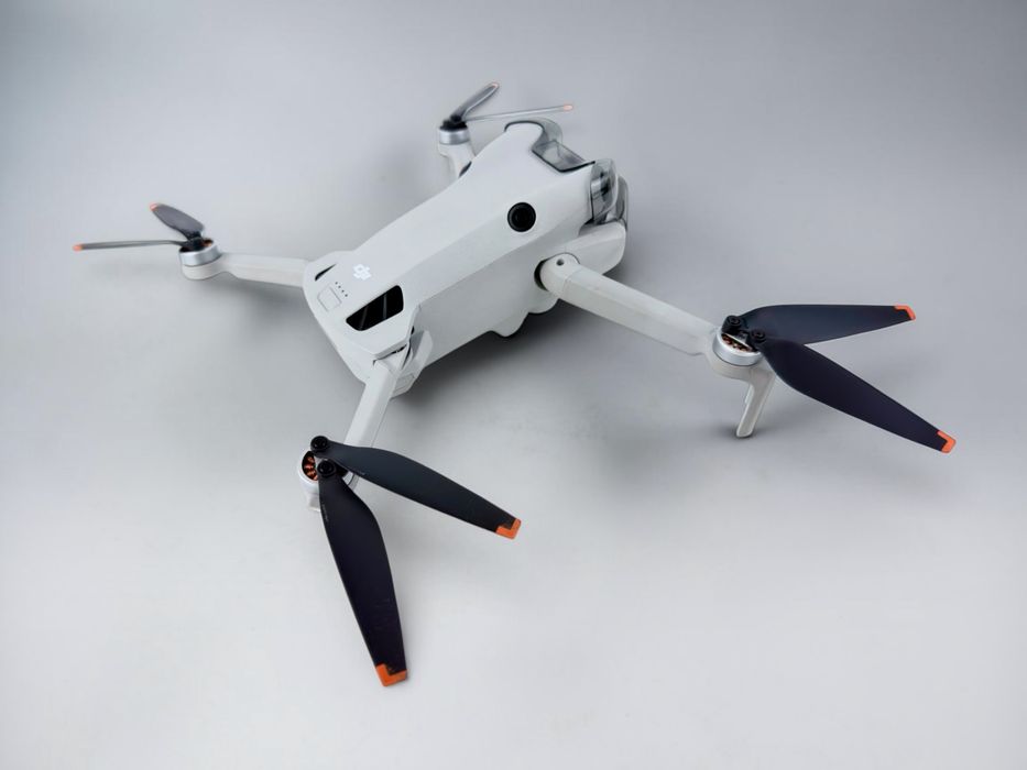 Дрон DJI Mini 4 Pro + Контролер DJI RC 2 Перфектни! Гаранция!