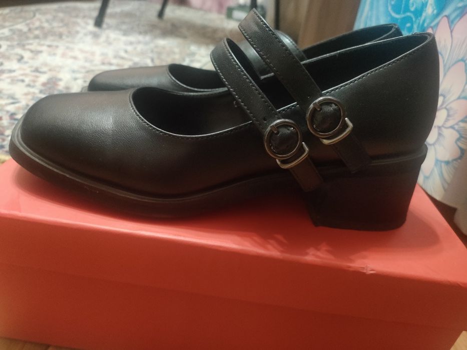 Продам женские туфли