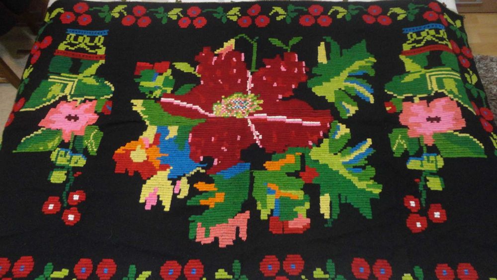 Черги битови-2 броя, куфор (пано) за стена-2 броя - по 25 лв./бр.