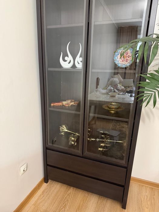 Шкаф витрина.   .