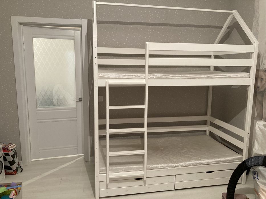 Продам двухярусную кровать