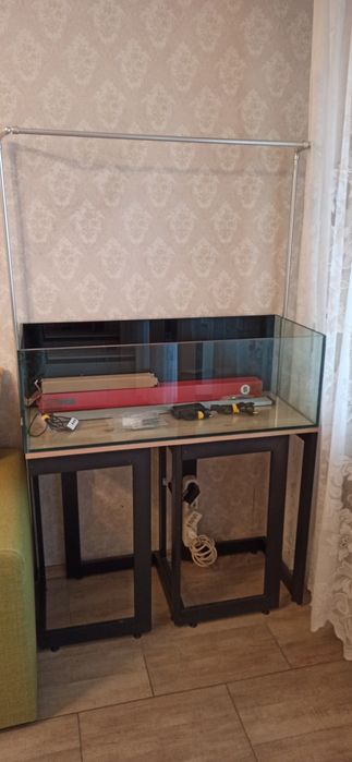 Acvariu , stand și lampa