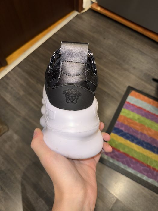 Versace chain reaction black and white