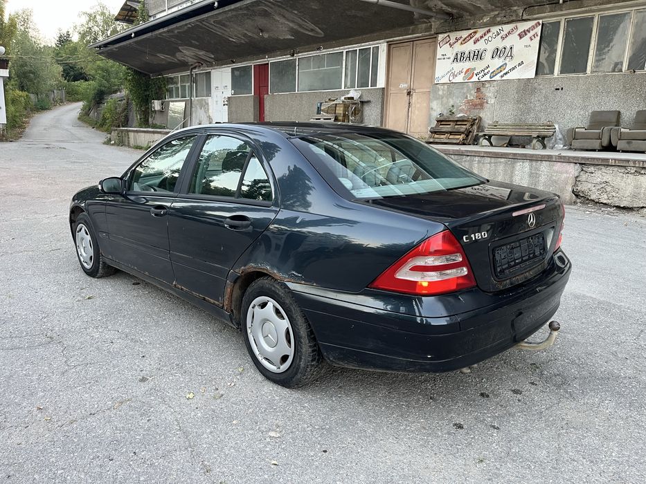 На части 3 броя Mercedes C-class W203 (бензинови)