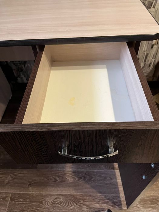 Продам стол состояние отличное