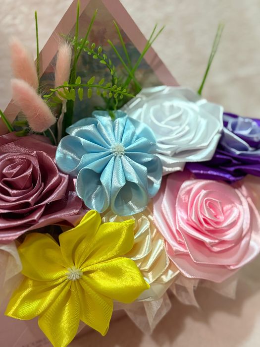 Aranjament floral elegant în plic