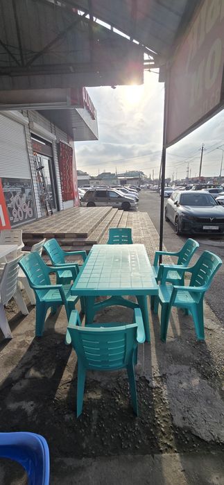 Столы и стулья пластиковые