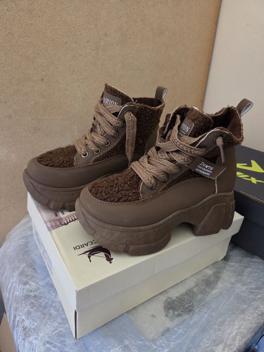 Ботинка для девушек