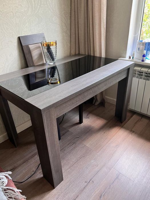 Продам стол и стулья