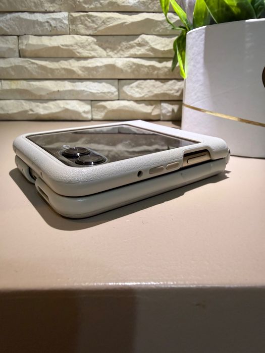 Motorola razr50, 256 GB, неразличима от нова.