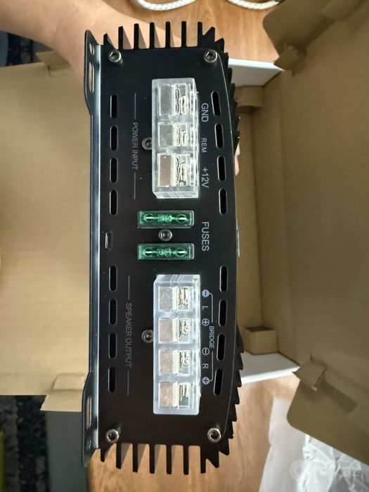Amp mass 2.150 moshni stereo usilitel sotiladi