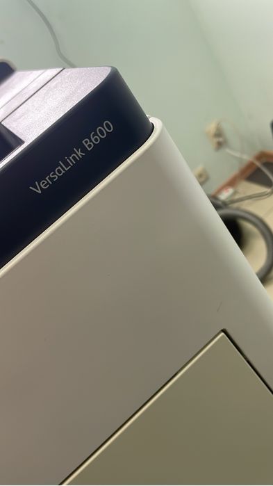 Продам принтер Versalink B600
