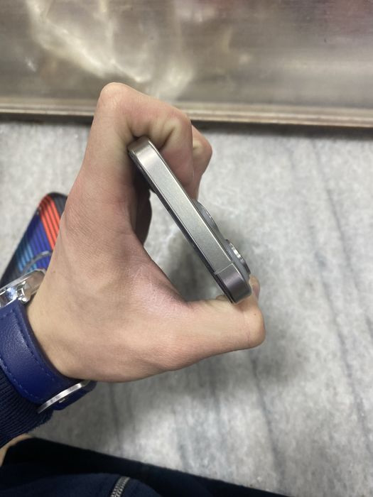 Iphone 15 pro srochna sotiladi