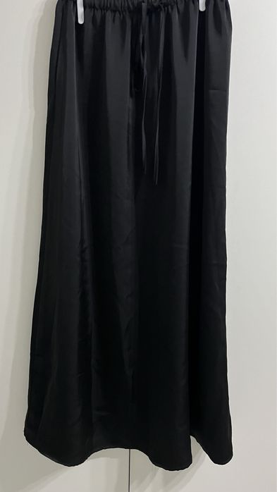 Юбка черная атлас