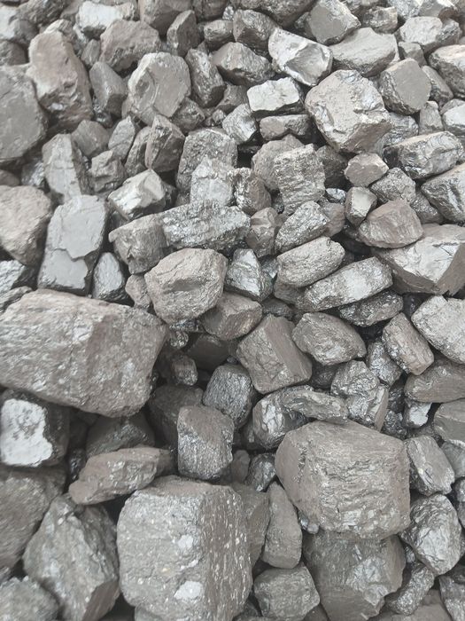 Продам уголь в мешках.