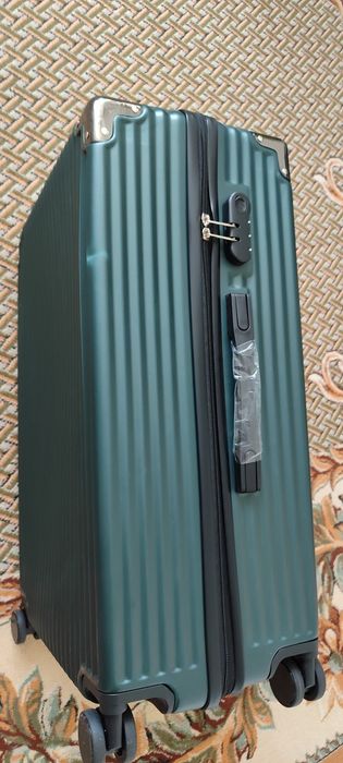 Продам чемодан.новый
