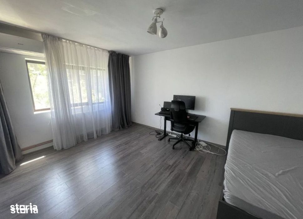 Garsonieră decomandată Craiovita Orizont 3/10 centrala mobilată