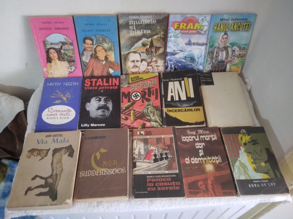 Vând cărți ieftin la 20 de lei bucata
