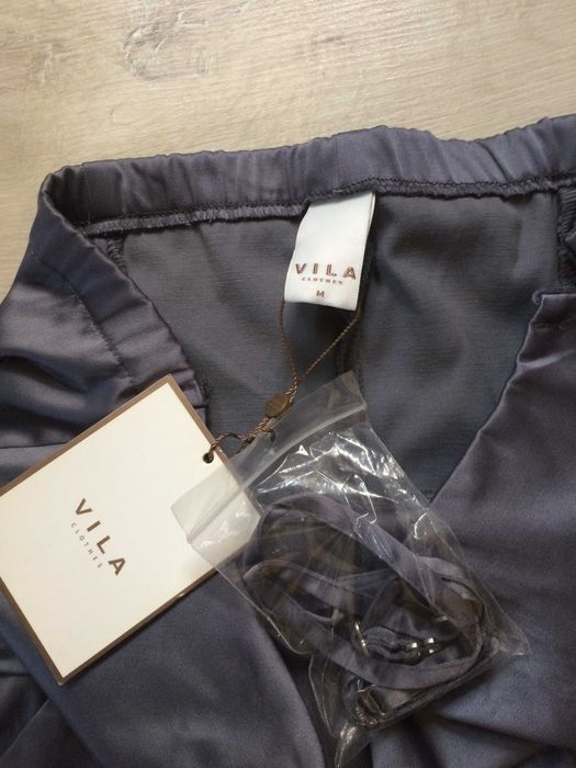 Нова сатенена рокля.