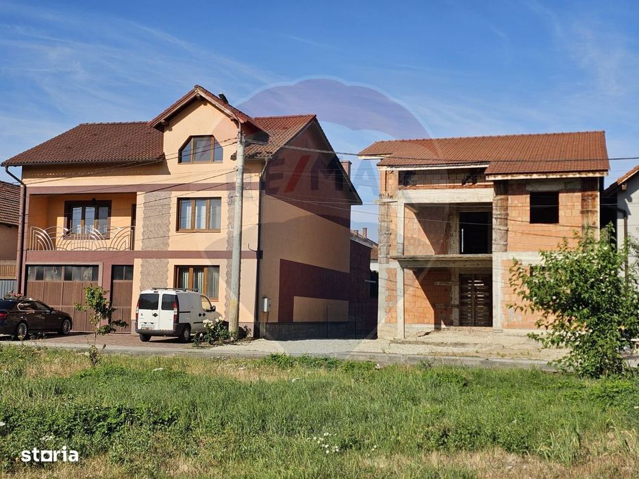 Casa la rosu
