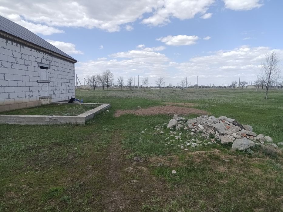 Продам не достроенный частный дом .