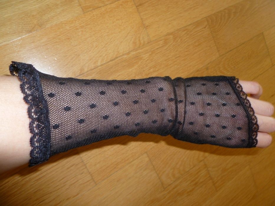 Черни дантелени ръкавици без пръсти