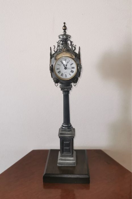 Часовник DUGENA четиристранен бронз дърво кварцов механизъм работещ  !