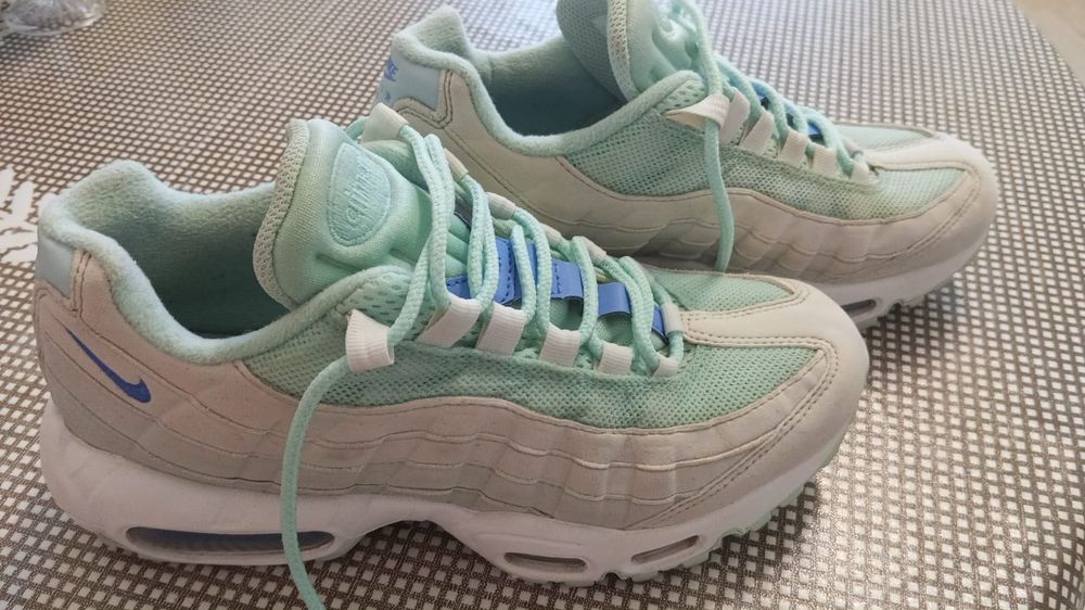 Продам кроссовки Nike air max оригинал