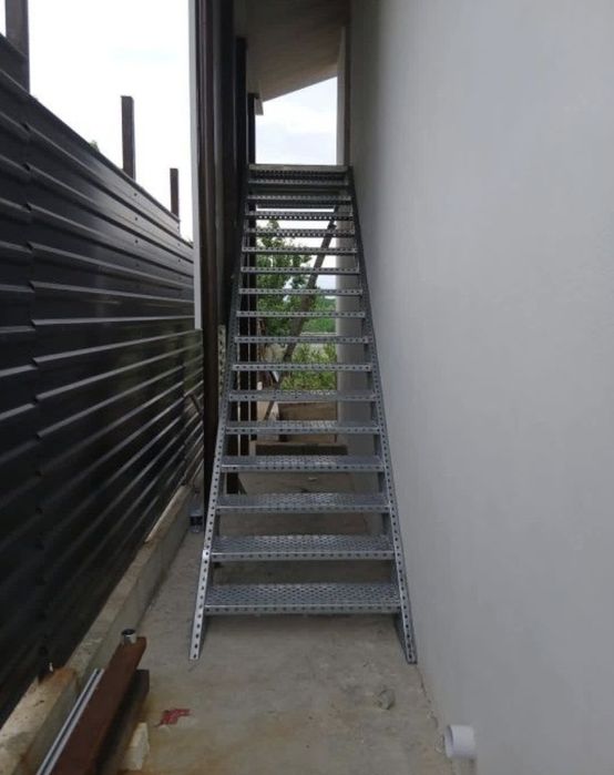 Scari zincate pentru mai multe detalii sunați