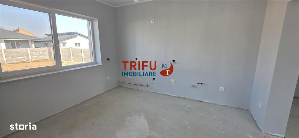 Case de vânzare în diferite stadii de construcție