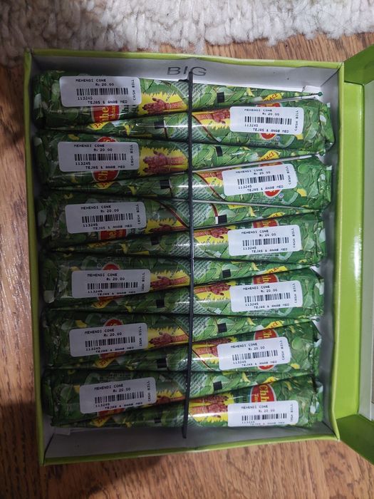 Индийский хна  для  хосписа  для  рук .