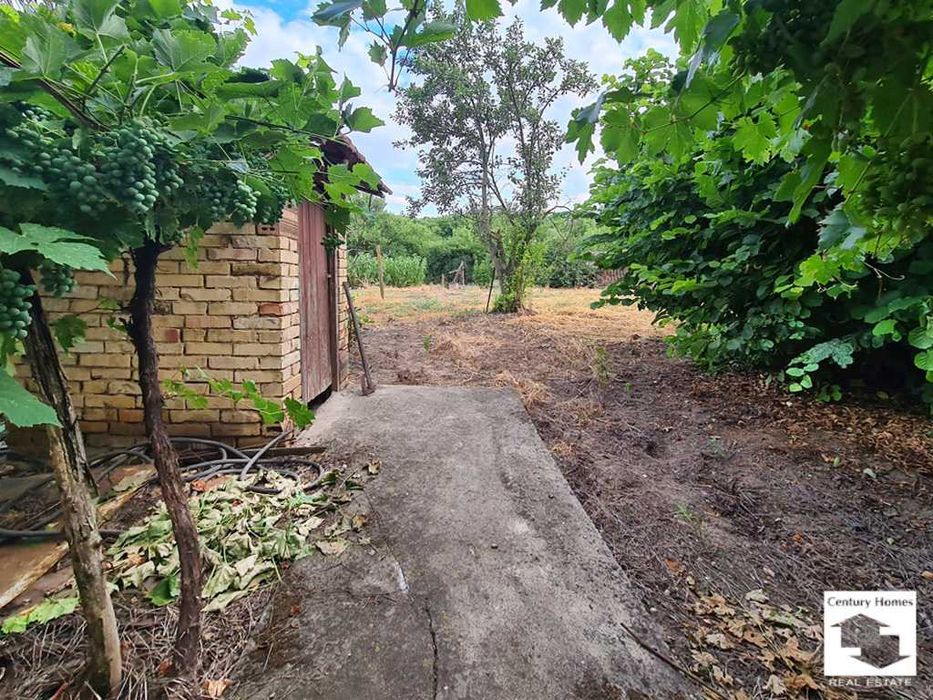 145303 ЕКСКЛУЗИВНО! Просторна къща с гараж в с. Страхилово