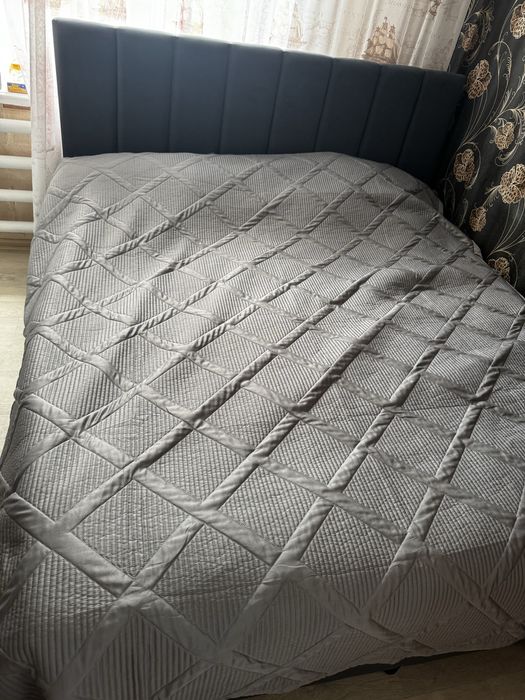 Продам 2-х спальную кровать с матрасом