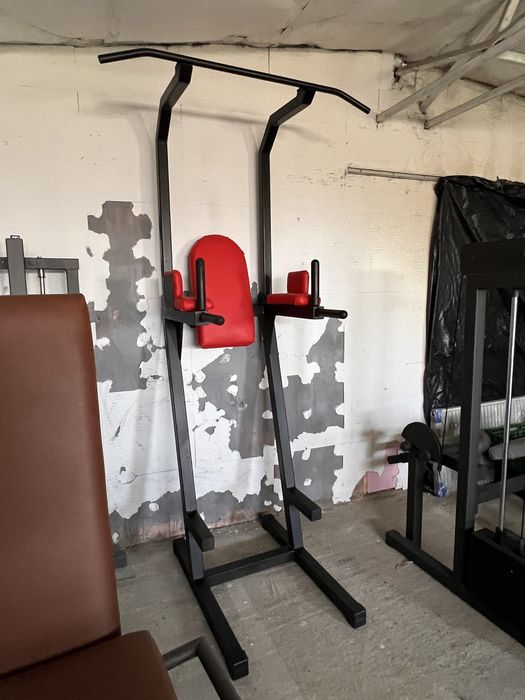 Turn fitness tractiuni abdomen triceps