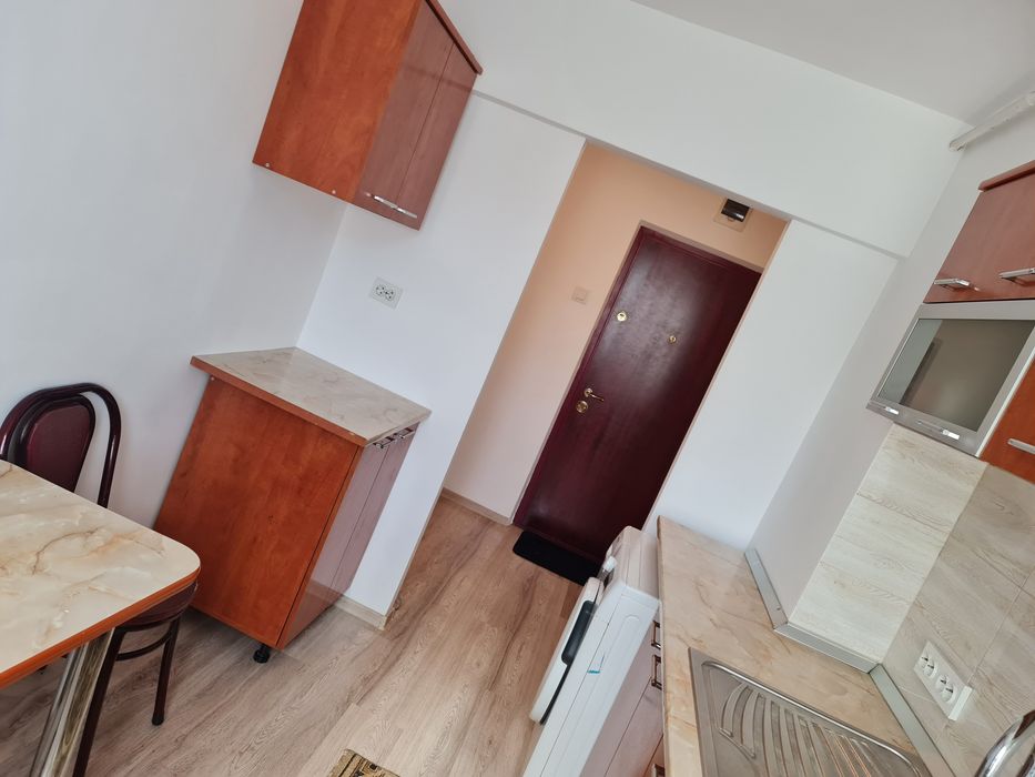 Ofer spre închiriere apartament 2 camere zona centrală