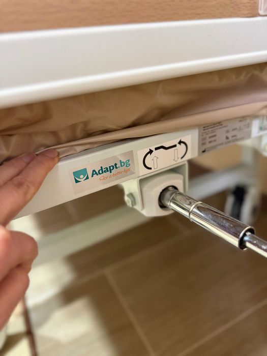 Механично болнично легло с четири секции ЕРГО с дунапренен матрак и антидекубитален дюшек