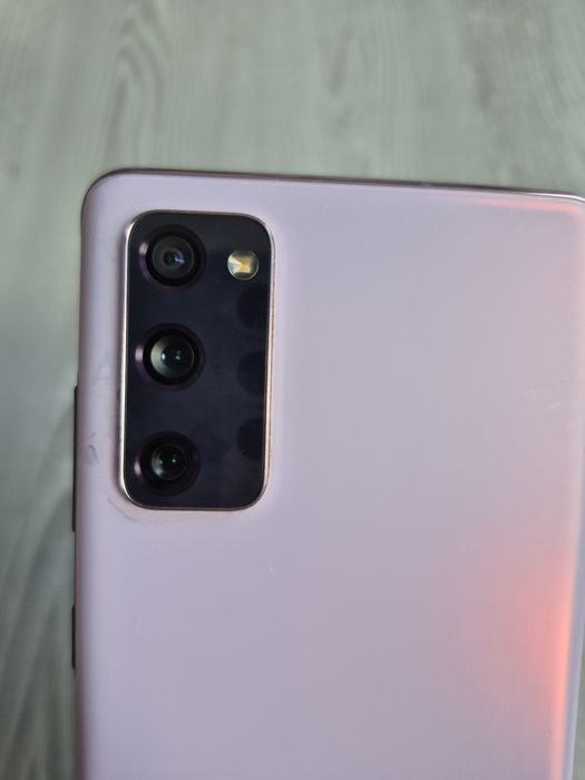 Продавам телефон Samsung S20 fe Самсунг s20fe