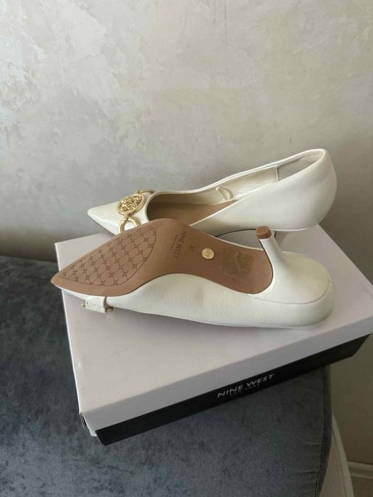 Дамски обувки цвят Шампанско