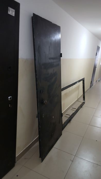 Дверь входная в отличном состоянии