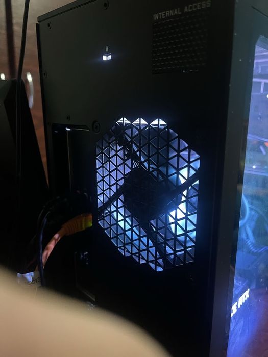 Sistem Gaming i7 10700F + RTX 2060 Super + 16GB RAM – Performanță