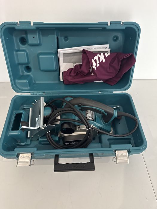 rindea electrică profesională Makita KP0810